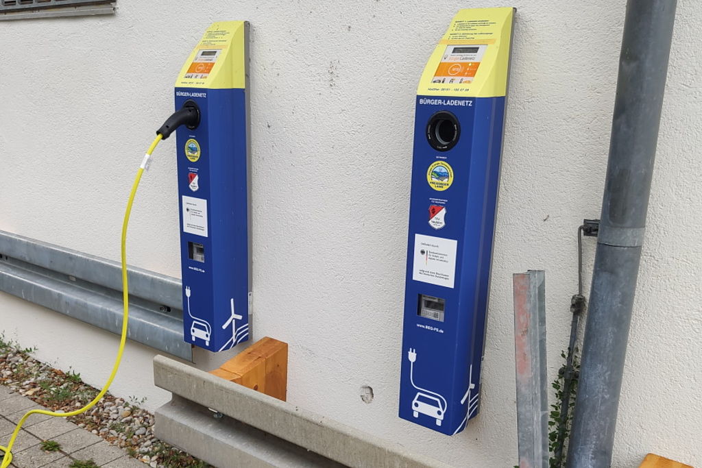 22kW Ladesäulen an der TSV-Halle - Bild: Bp