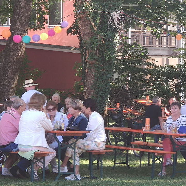 Sommerfest 2022 - zufriedene Gäste - Bild: Bp